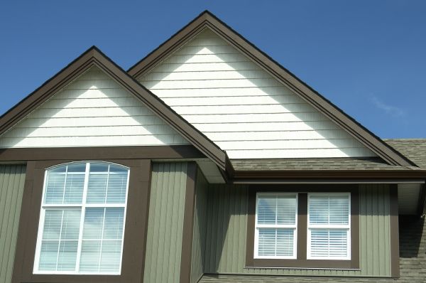 Cost of Vertical Vinyl Siding Repair in Cypress